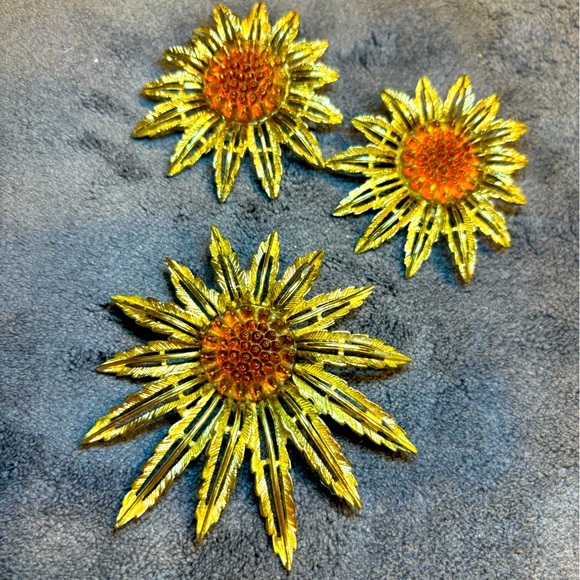 Sarah Coventry Vintage Starburst Three Pcs Set Broach & Earrings - Picture 1 of 10